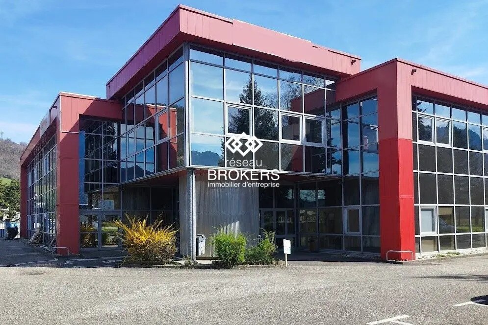 Office in Cluses for lease Building Photo- Image 1 of 4