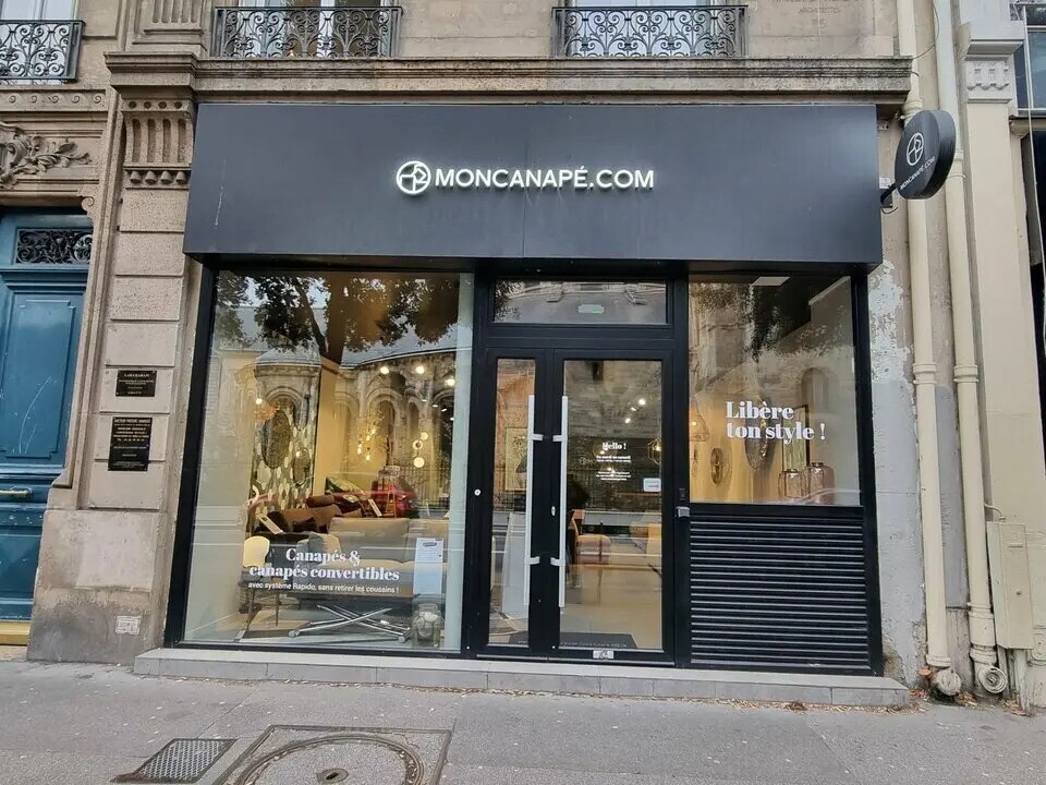 Retail in Paris for lease Building Photo- Image 1 of 11