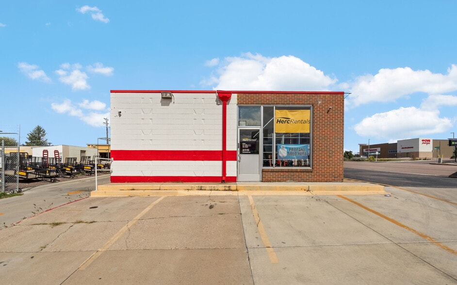 400 N Circle Dr, Colorado Springs, CO for sale - Building Photo - Image 2 of 39