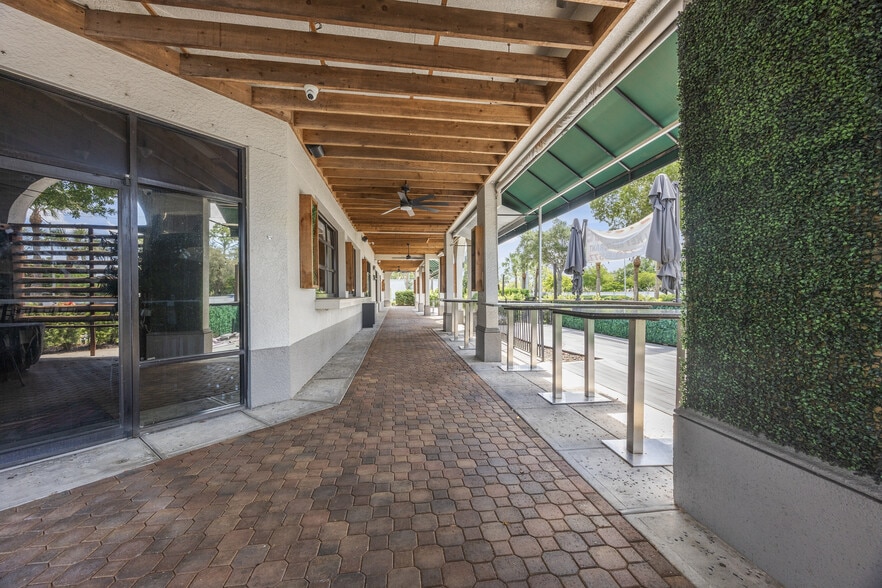1585 Pine Ridge Rd, Naples, FL for lease - Building Photo - Image 2 of 5