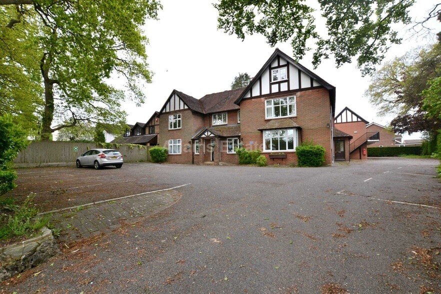 33 Oxford Rd, Newbury for sale - Building Photo - Image 1 of 1