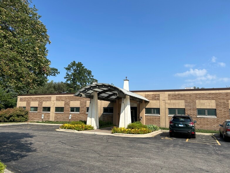 3800 Highland Ave, Downers Grove, IL for lease - Building Photo - Image 2 of 5