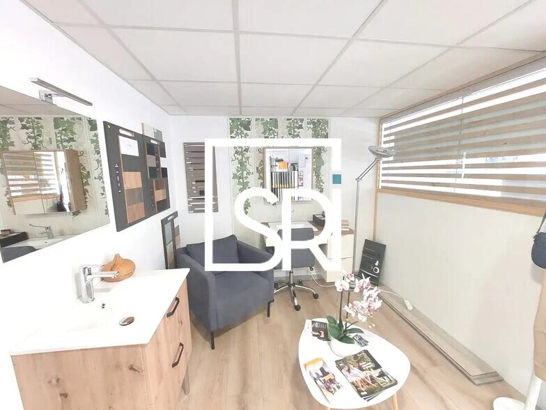 Retail in Clermont-Ferrand for lease - Interior Photo - Image 1 of 20