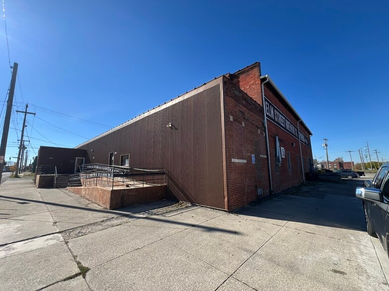 519 N Elm St, Muncie, IN for sale - Building Photo - Image 2 of 13