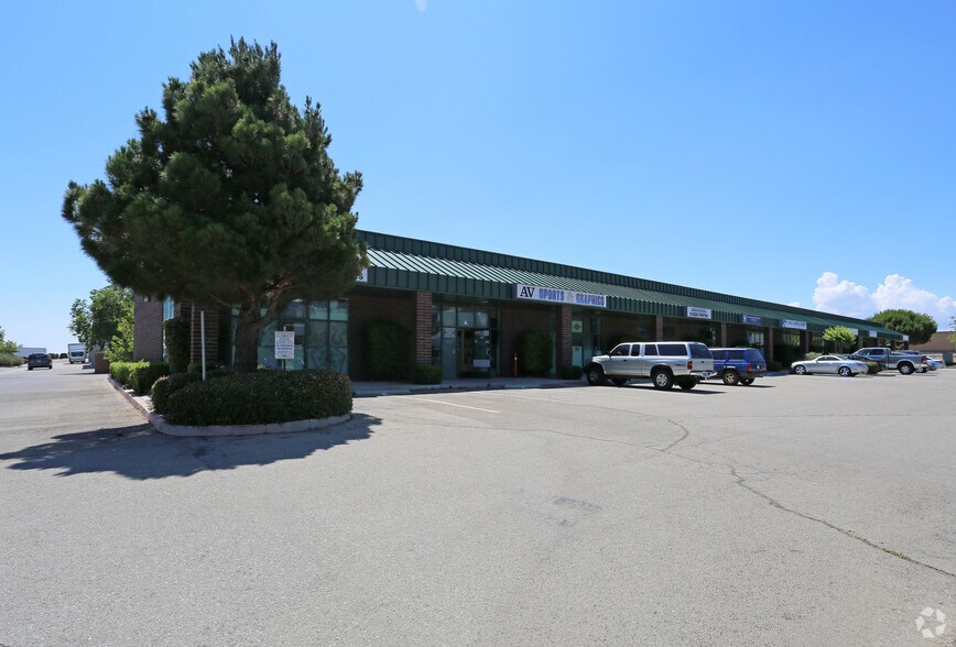 4240242442 10th St W, Lancaster, CA 93534 Park Commerce Center