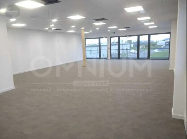 Office in Beynost for lease - Interior Photo - Image 2 of 5