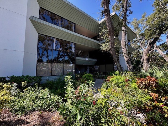 2477 Stickney Point Rd, Sarasota, FL for lease - Building Photo - Image 1 of 4