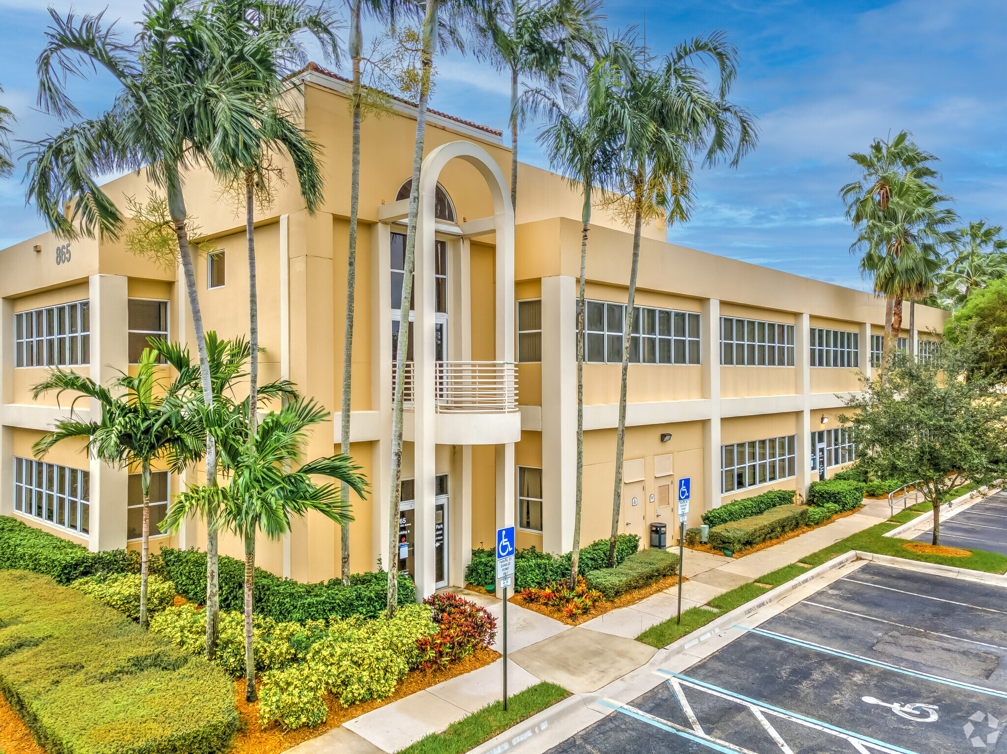 865 SW 78th Ave, Plantation, FL for lease Primary Photo- Image 1 of 5