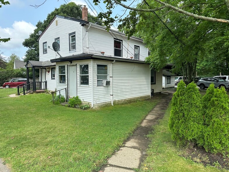 497 Montauk Hwy, East Moriches, NY for sale - Building Photo - Image 3 of 9