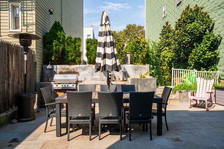 1022 47th Ave, Long Island City, NY for sale - Building Photo - Image 2 of 8