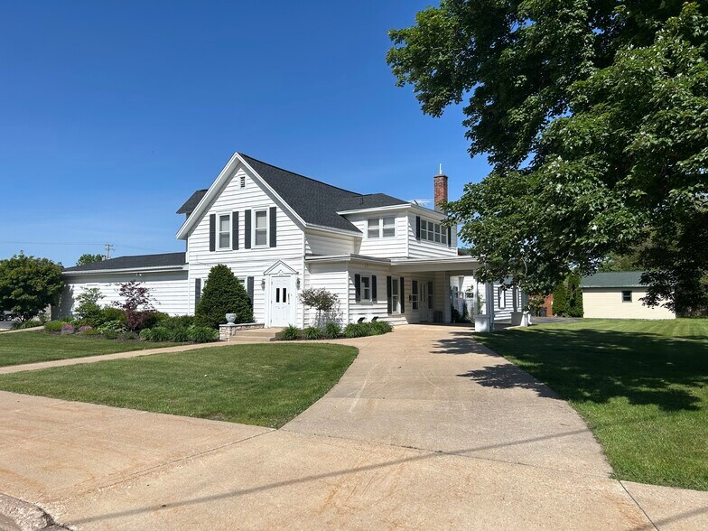 200 S Mill St, Weyauwega, WI for sale - Primary Photo - Image 1 of 1