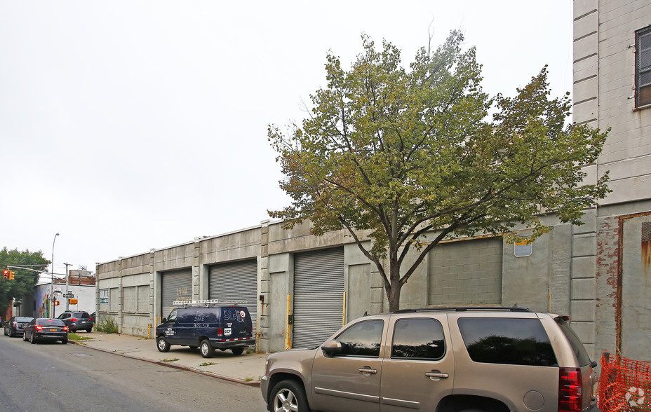 100 Hinsdale St, Brooklyn, NY for lease - Building Photo - Image 2 of 5