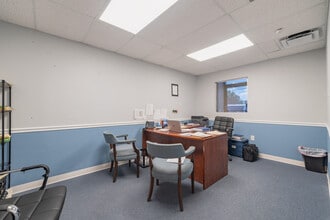 2290-2298 W Airport Blvd, Sanford, FL for lease Interior Photo- Image 2 of 5
