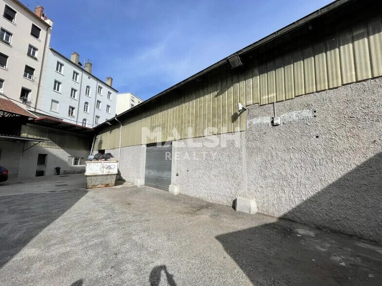 Flex in Lyon for lease - Building Photo - Image 1 of 9