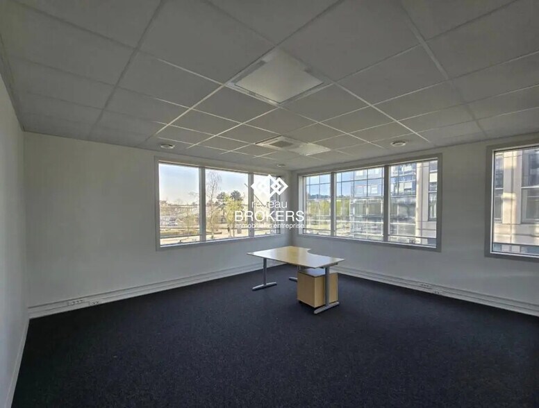 Office in Villepinte for sale - Building Photo - Image 1 of 6