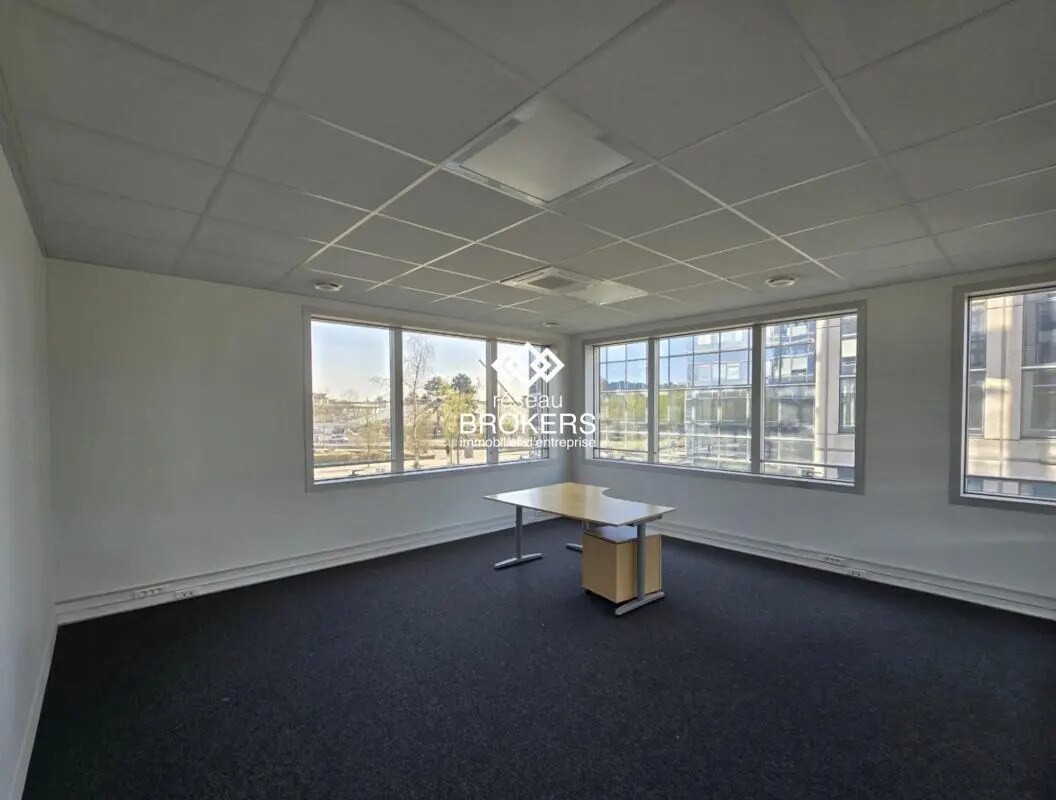Office in Villepinte for sale Building Photo- Image 1 of 7