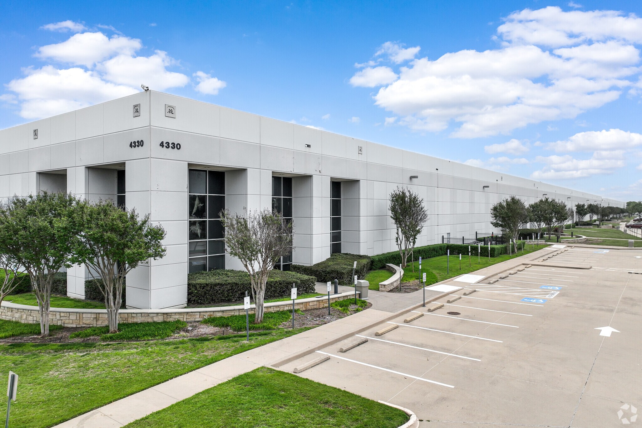 4320 N Sylvania Ave, Fort Worth, TX for lease Primary Photo- Image 1 of 10