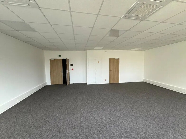 Office in Serris for sale - Building Photo - Image 2 of 4