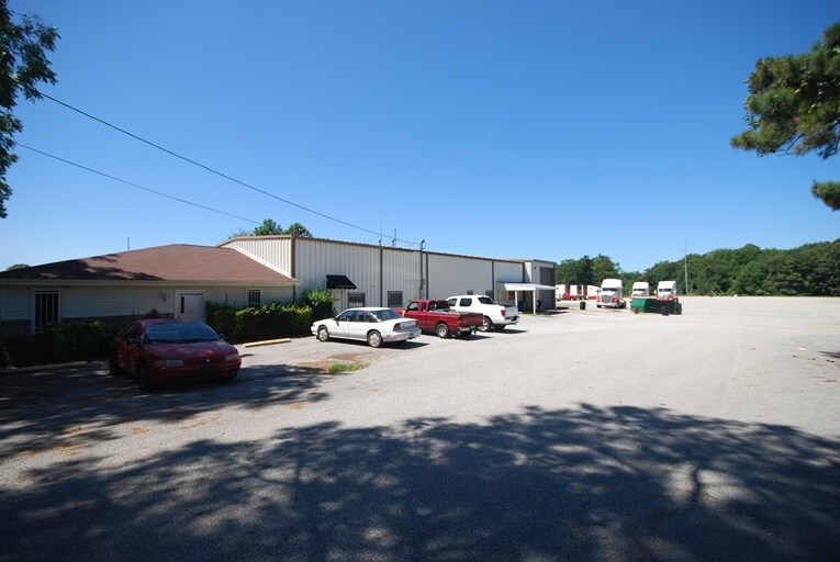 2203 Highway 70 E, Jackson, TN 38305