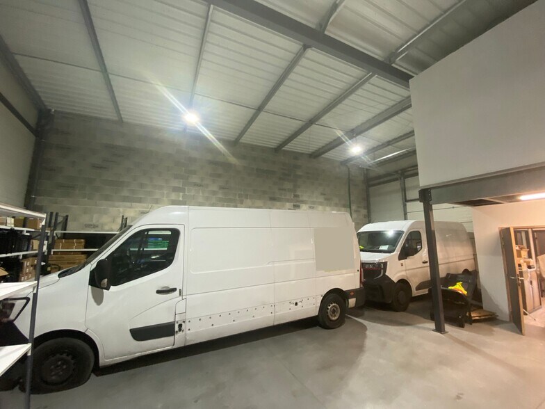 Flex in Villenave-d'Ornon for lease - Building Photo - Image 3 of 8