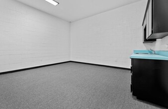 2008 W Dorothea Ave, Visalia, CA for lease Interior Photo- Image 2 of 2