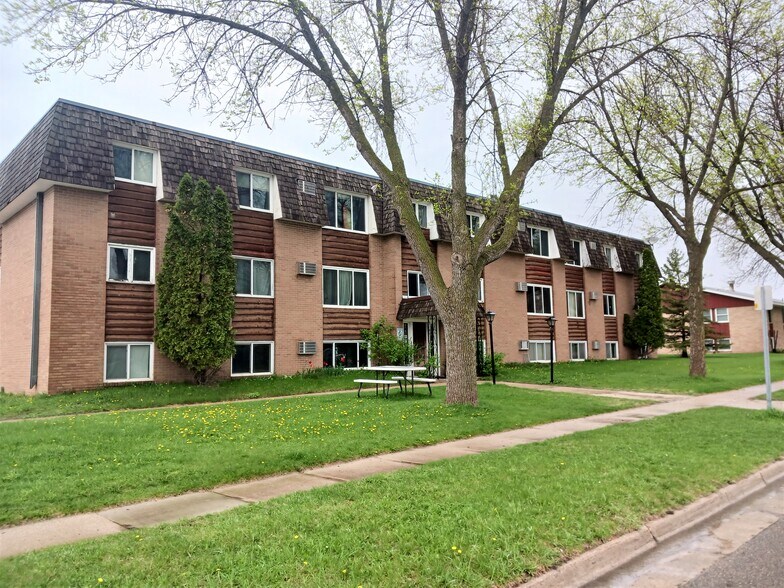 1116 2nd St SE, Willmar, MN 56201