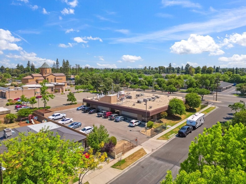 3727 N 1st St, Fresno, CA for sale - Building Photo - Image 3 of 43