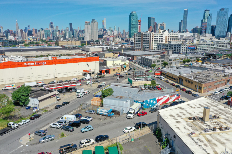 3216 Hunters Point Ave, Long Island City, NY for sale - Primary Photo - Image 1 of 1