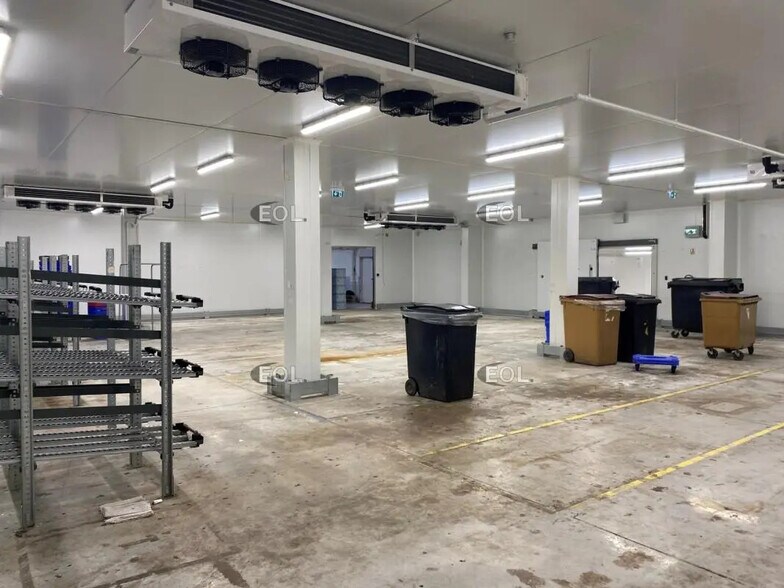 Flex in Neuilly-sur-Marne for lease - Interior Photo - Image 2 of 9