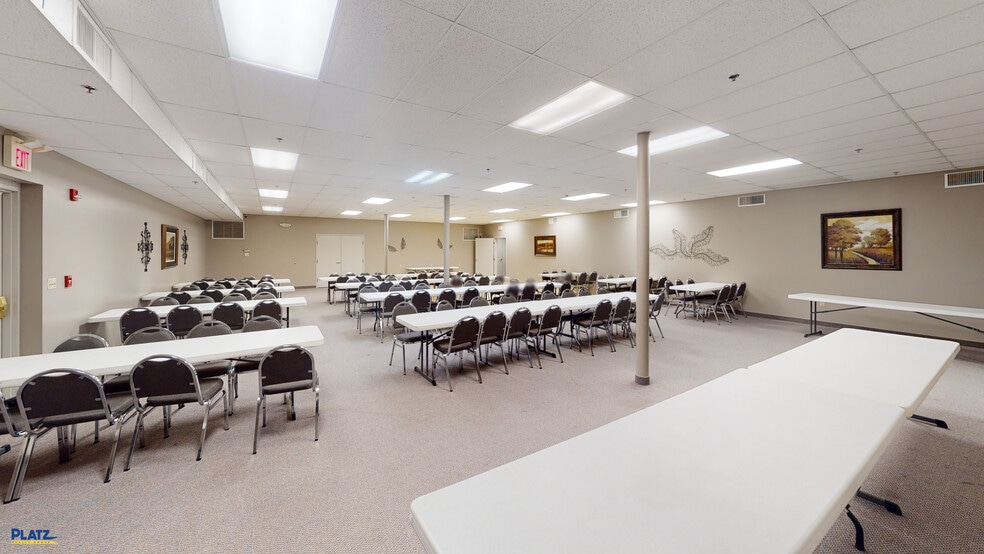 8387 Tod Ave, Youngstown, OH for sale - Interior Photo - Image 3 of 17