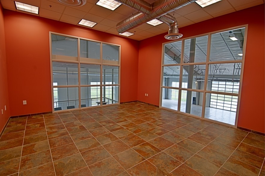 225 Hess Rd, Grasonville, MD for sale - Interior Photo - Image 2 of 19