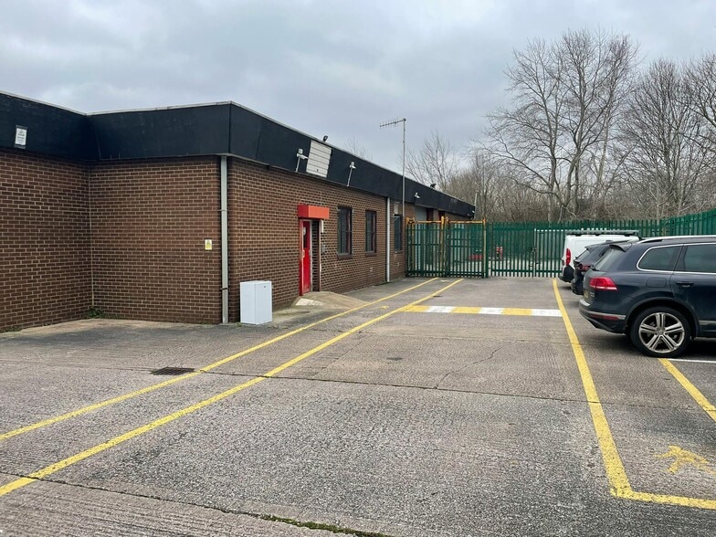 Shadowmoss Rd, Manchester for lease - Building Photo - Image 3 of 4