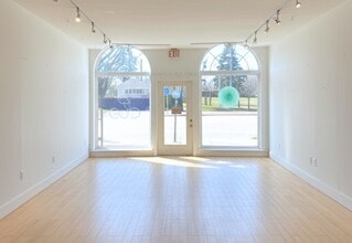 79 Jobs Ln, Southampton, NY for lease Interior Photo- Image 2 of 3