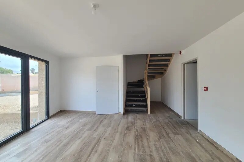 Flex in Béziers for lease - Interior Photo - Image 3 of 11