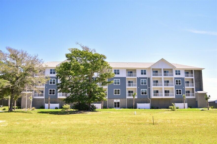 2272 Dolphin Shores Dr SW, Supply, NC for sale - Building Photo - Image 1 of 19