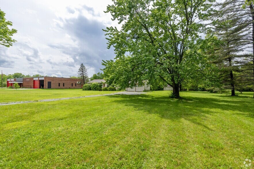 157 McNaughten Rd, Columbus, OH for sale - Primary Photo - Image 1 of 3