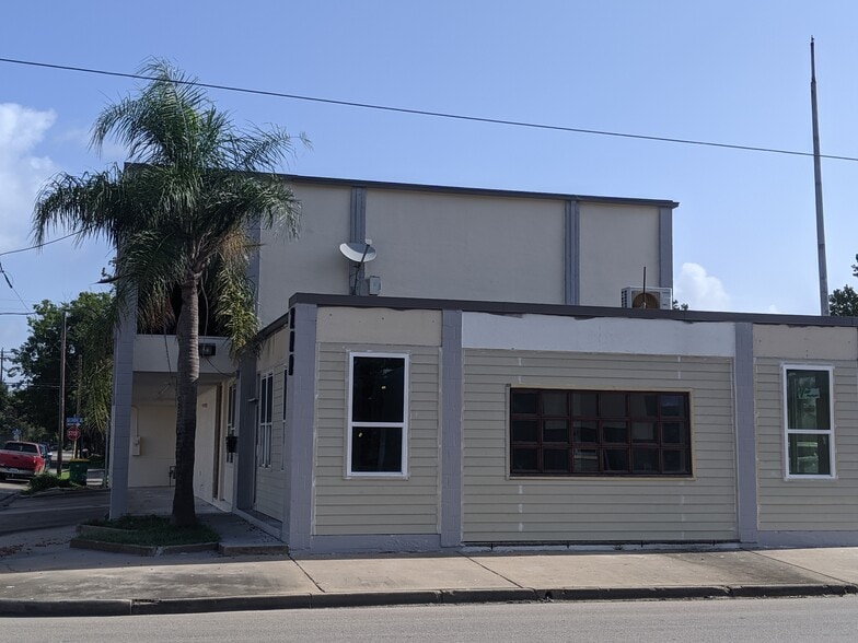 200 E Texas Ave, Baytown, TX for lease - Building Photo - Image 3 of 28