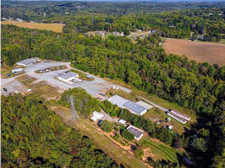 250-254 Industrial Park Dr, Thomasville, NC for sale - Building Photo - Image 1 of 2