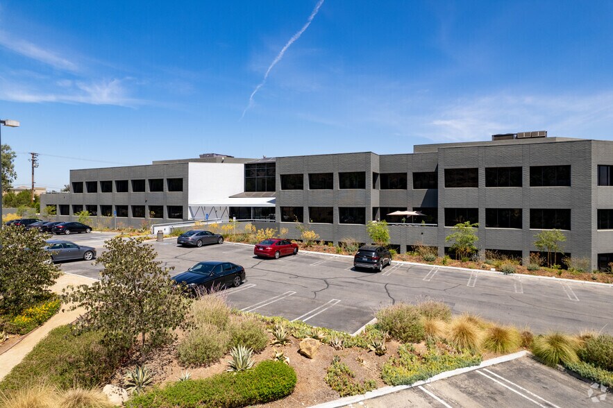 30851 Agoura Rd, Agoura Hills, CA for lease - Building Photo - Image 2 of 62