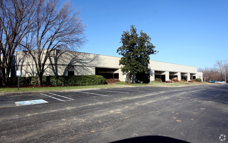 475 Metroplex Dr, Nashville, TN for lease - Primary Photo - Image 1 of 8