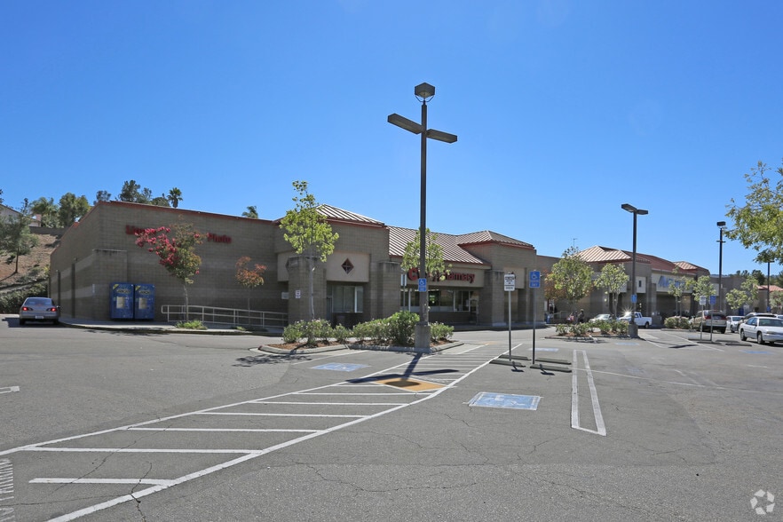 1560 W Valley Pky, Escondido, CA for lease - Building Photo - Image 3 of 5