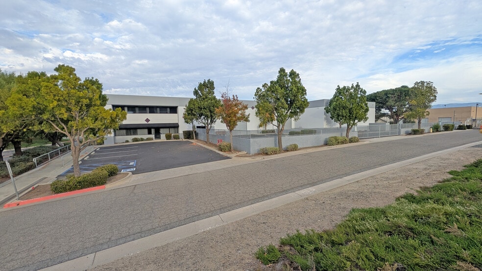 42445 Avenida Alvarado, Temecula, CA for lease - Building Photo - Image 2 of 15