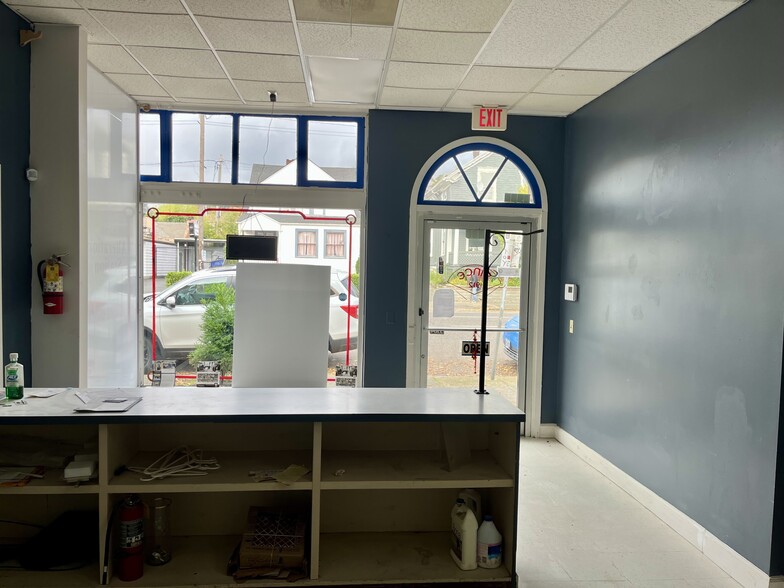 1730 NE Broadway St, Portland, OR for lease - Building Photo - Image 3 of 14