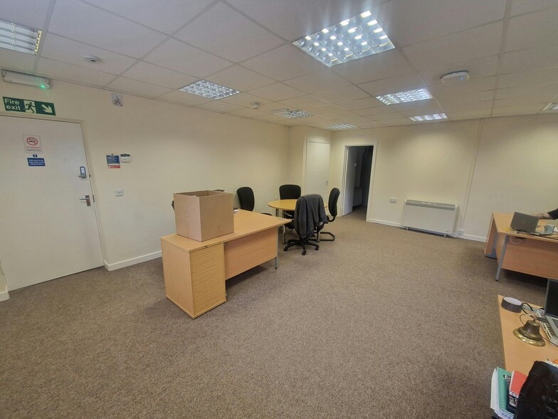 Mayles Ln, Fareham for lease - Interior Photo - Image 2 of 5