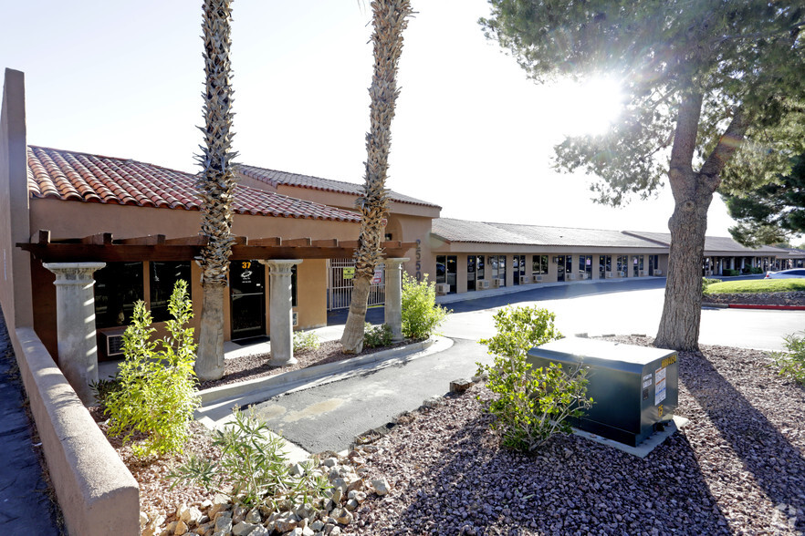 2550 E Chandler Ave, Las Vegas, NV for lease - Primary Photo - Image 1 of 8