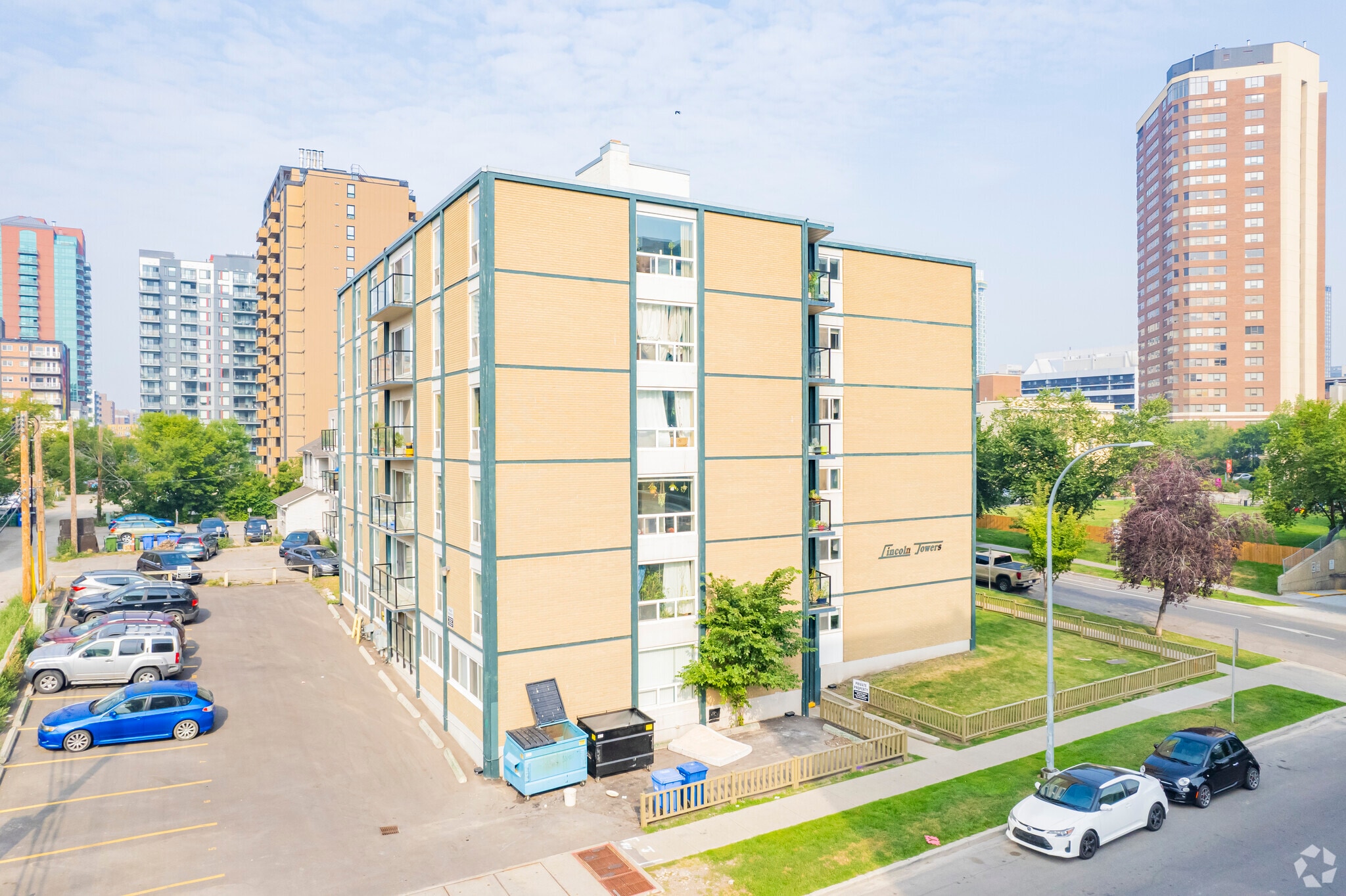 703 14th Ave SW, Calgary, AB for sale Primary Photo- Image 1 of 1