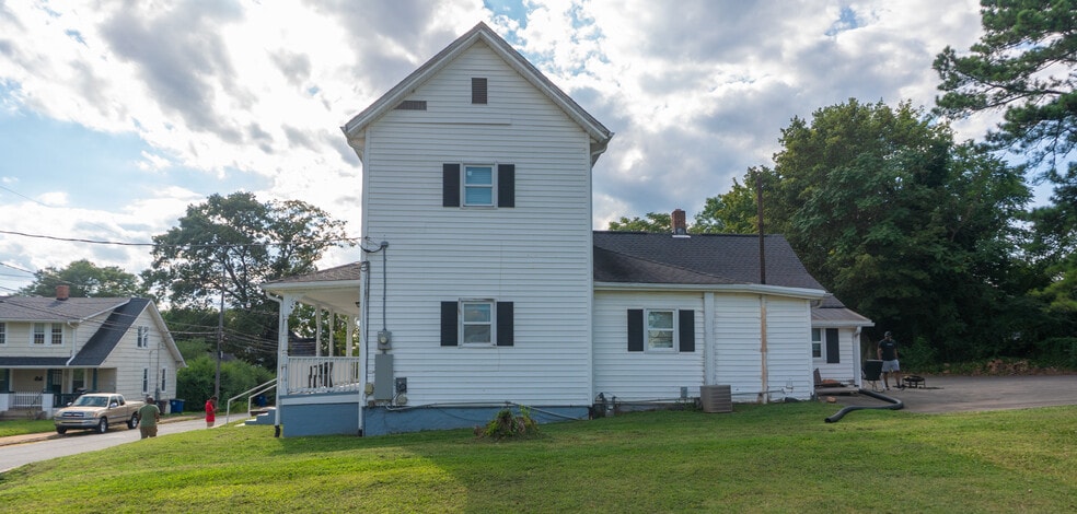 927 Apple St, Winston-Salem, NC for sale - Building Photo - Image 3 of 15