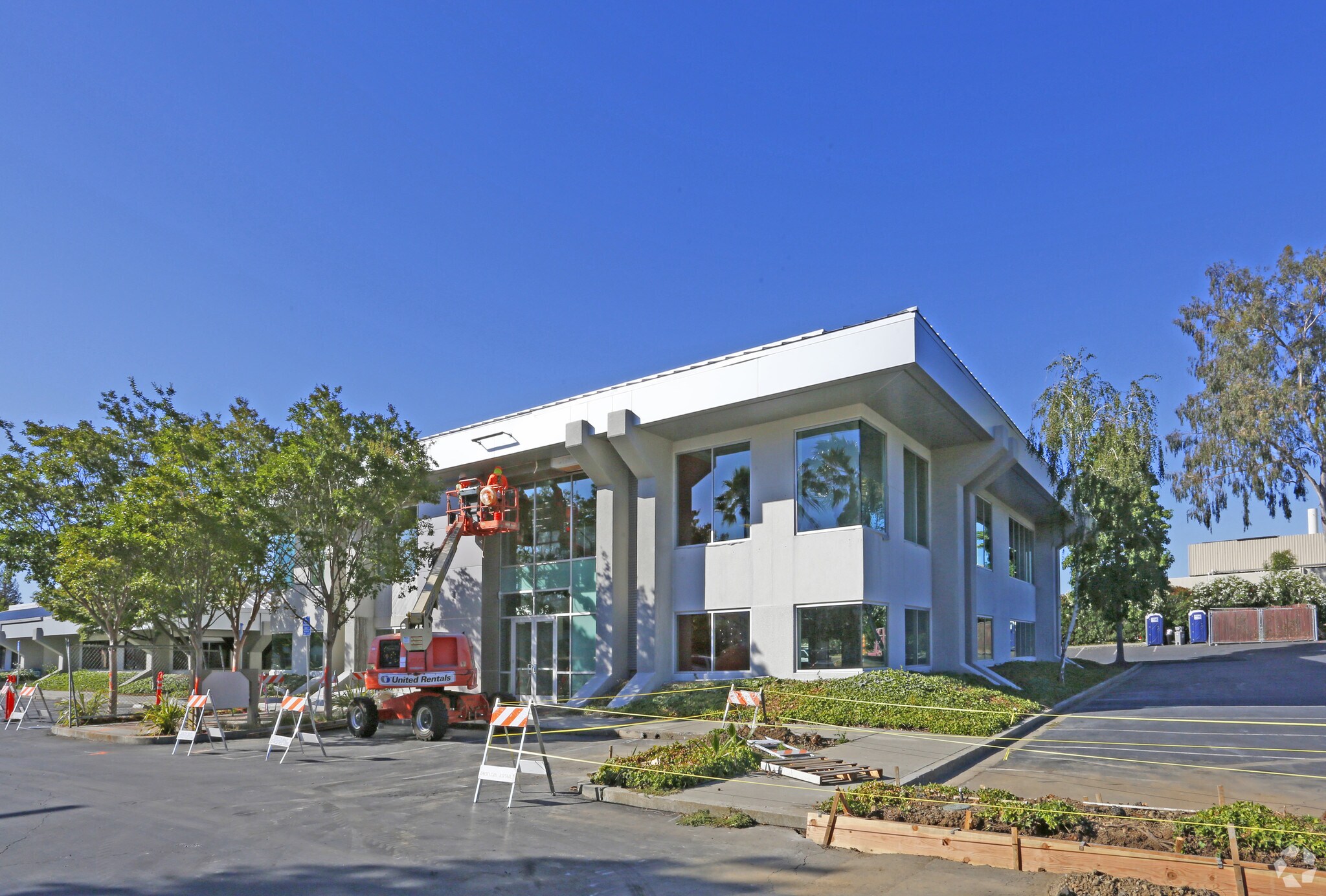 240 E Hacienda Ave, Campbell, CA for sale Primary Photo- Image 1 of 1