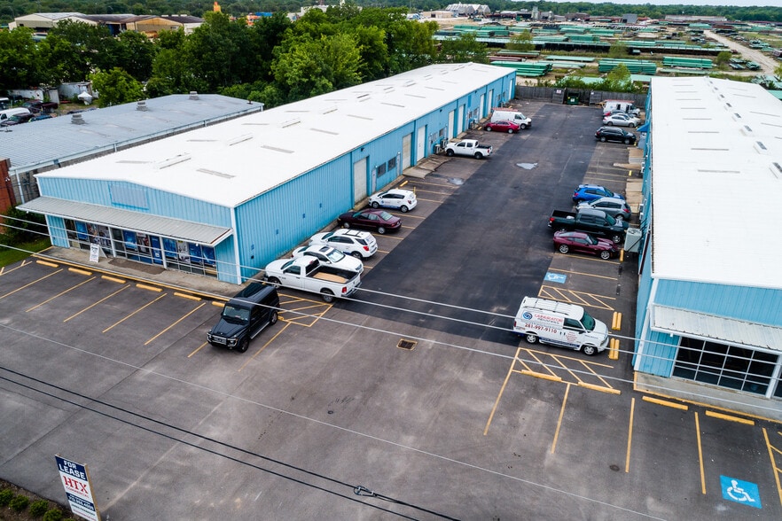 1118 N Main St, Pearland, TX for lease - Building Photo - Image 2 of 10
