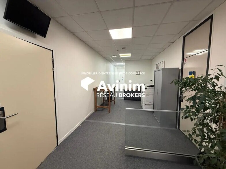Office in Cergy for lease - Interior Photo - Image 3 of 4